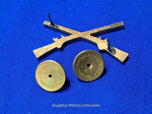 world-war-two-infantry-officers-collar-insignia-crossed-rifles-by-meyer-company-original-clutches