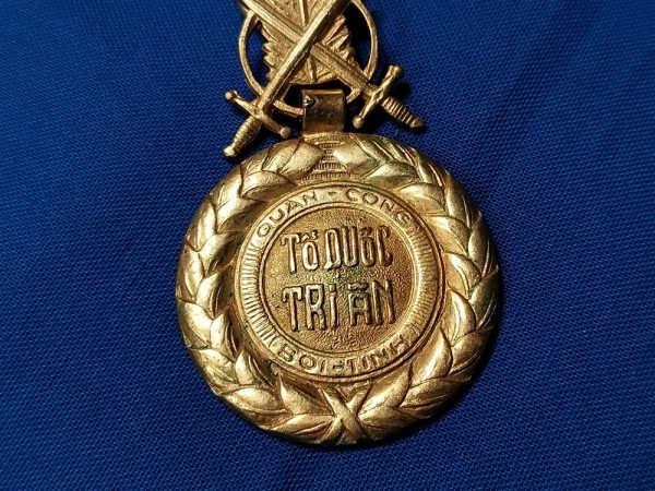 nva-vn-merit-medal-theater-made-issue-troops-ribbon-back-front-1960s