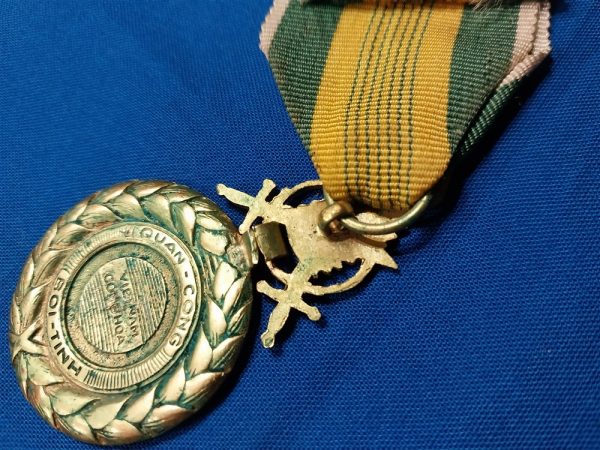 nva-vn-merit-medal-theater-made-issue-troops-ribbon-back-front