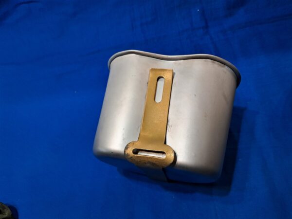 canteen set-vietnam-war-1972-dated-complete-with-cup-and-cover-nylon-mint-condition