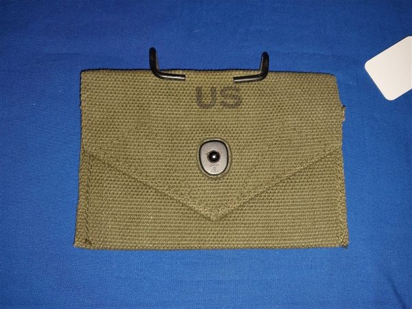 compass-pouch-vietnam pouch-used-in-vietnam-for-the-lensatic-compass-early-pattern-dated-1962-unissued