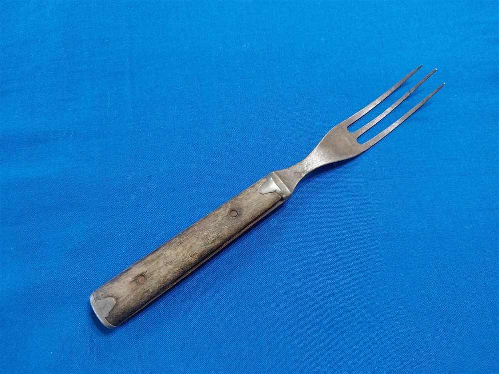civil-war-period-fork-with-three-tines-wooden-handle-1880