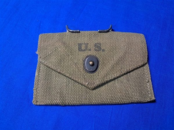 world-war-two-marine-corps-first-aid-pouch-1944-dated-named-belt-field-combat-bandage