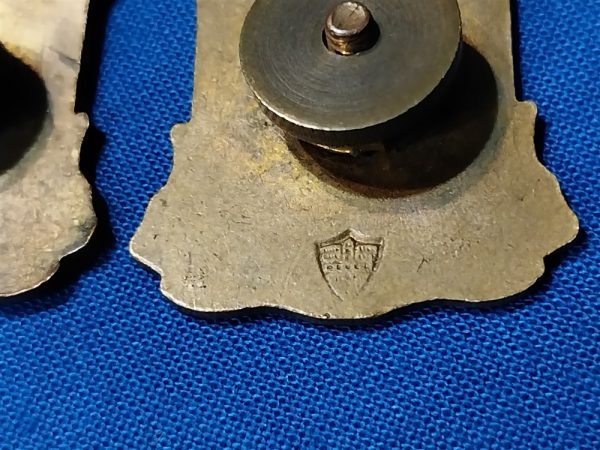 world-war-two-insignia-set-for-the-29th-infantry-regiment-matched-set-by-meyer-screw-back-early-design