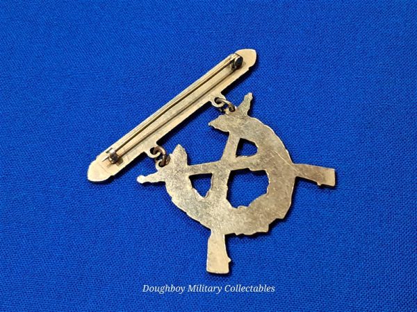 world-wr-two-united-states-marines-expert-shooting-badge-p12-variation-with-simple-c-catch-no-safety-non-sterling-early