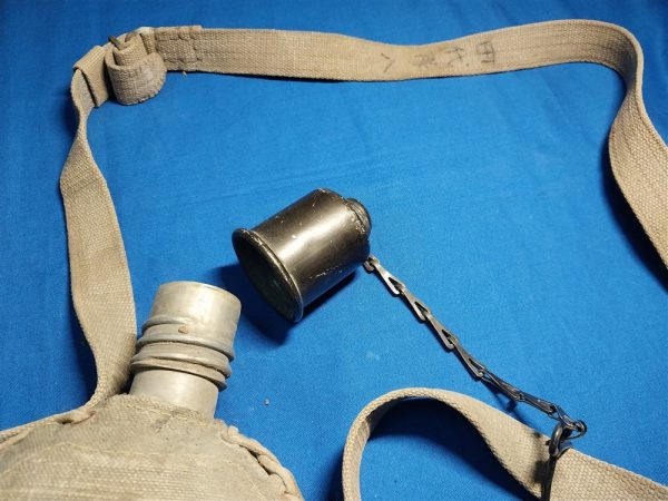 world-war-two-japanese-canteens-original-canvas-officers-model-with-strap-and-chain-complete