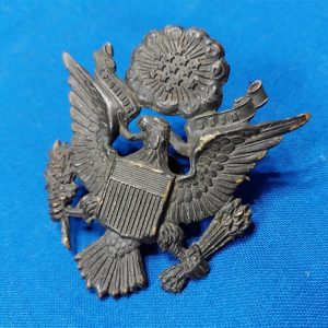 world-war-one-officer-visor-eagle-for-the-dress-cap-darkened-brass-with-the-original-nut