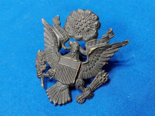 world-war-one-officer-visor-eagle-for-the-dress-cap-darkened-brass-with-the-original-nut
