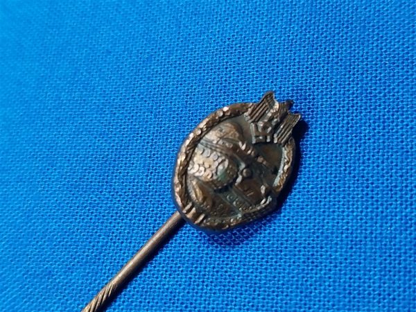 german-world-war-two-stick-pin-for-tank-assault-in-bronze-with-twist-on-pin-excellent-condition