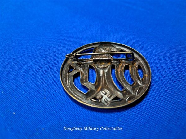 world-war-two-german-army-helpers-badge-pin-eagle-with-swastika-hollow-construction-mint-condiiton