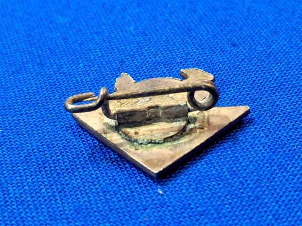 german-world-war-two-culture-kulture-bund-association-membership-worker-badge-helmet-with-swastika-above-no-maker