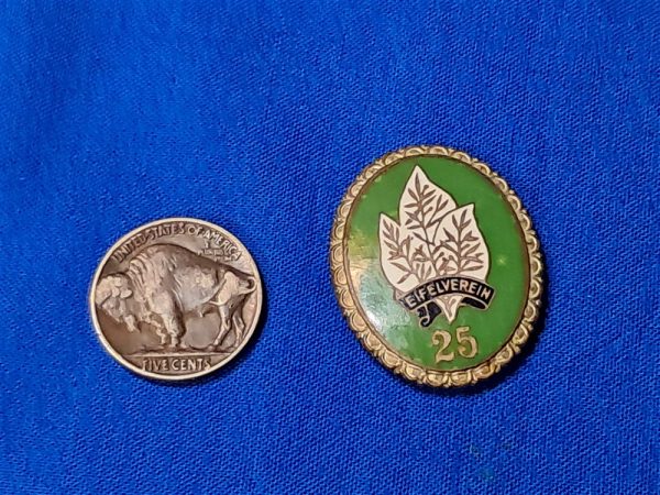 world-wr-two-hiking-travel-club-association-25-year-membership-pin-enamel-front