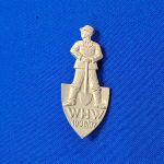 world-war-two-german-whw-pin-with-d-a-f-worker-on-front-with-shovel-1937-1936-dated-aluminum