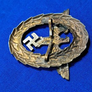 german-world-war-two-police-insignia-for-hat-1st-pattern-small-eagle-with-wreath