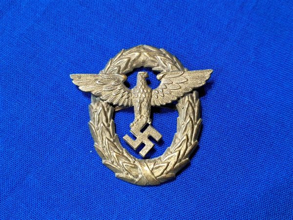 german-world-war-two-police-insignia-for-hat-1st-pattern-small-eagle-with-wreath