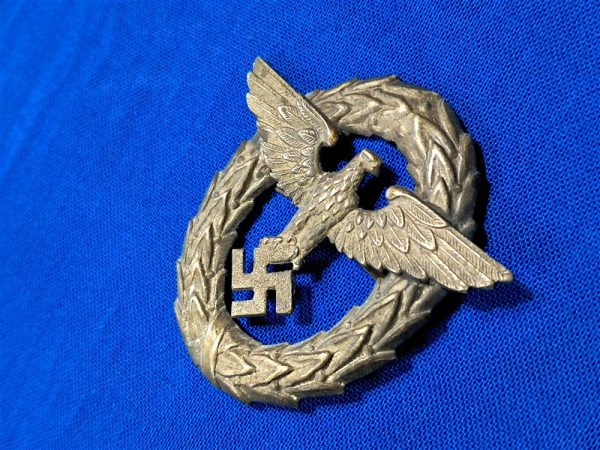 german-world-war-two-police-insignia-for-hat-1st-pattern-small-eagle-with-wreath