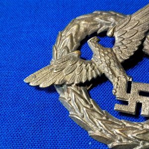 german-world-war-two-police-insignia-for-hat-1st-pattern-small-eagle-with-wreath