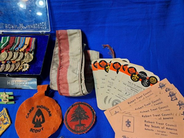 world-war-two-navy-veterans-eagle-scout-grouping-medals-papers-ribbons-awards-boxes-badges-and-lots-of-extras-1947-awarded-over-18-years-old-at-time-of-gaining