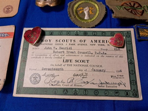 world-war-two-navy-veterans-eagle-scout-grouping-medals-papers-ribbons-awards-boxes-badges-and-lots-of-extras-1947-awarded-over-18-years-old-at-time-of-gaining