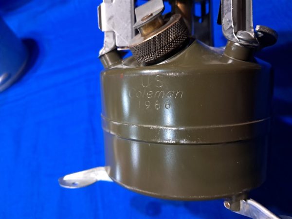 vietnam-war-era-1966-1967-dated-field-squad-stove-m50-m-1950-produced-by-coleman-excellent-working-condition-can-dented-on-top