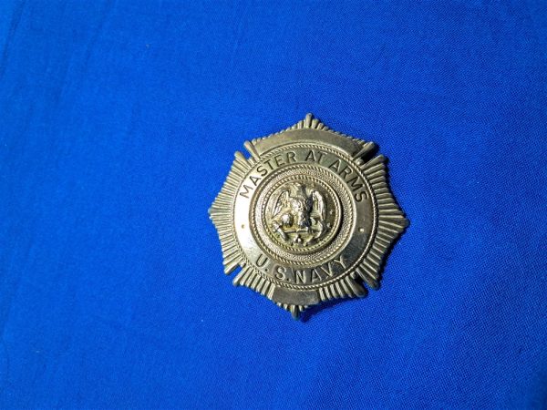 vietnam-war-master-of-arms-naval-badge-for-duty-officer-silver-pin-back