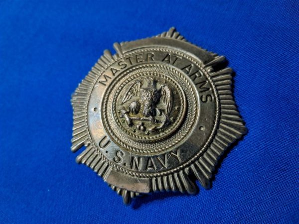 vietnam-war-master-of-arms-naval-badge-for-duty-officer-silver-pin-back