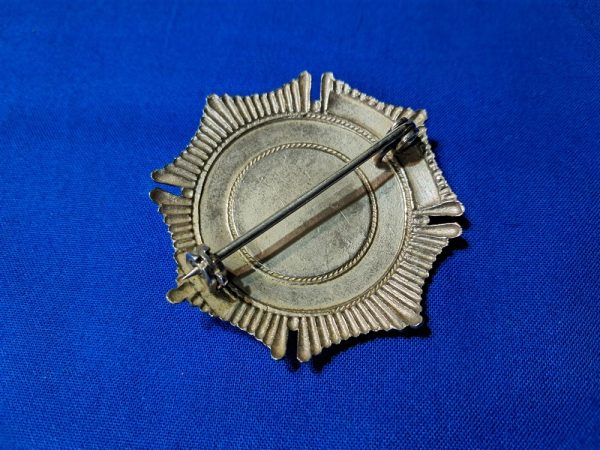 vietnam-war-master-of-arms-naval-badge-for-duty-officer-silver-pin-back