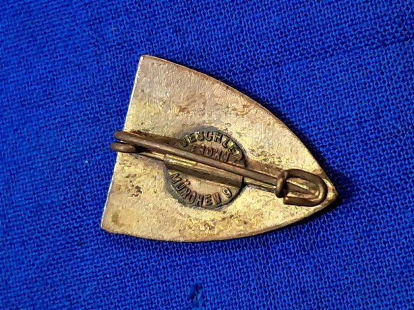world-war-two-pirmasens-hitler-youth-pin-for-also-surrounding-area-unit-22-blue-and-white-triangle