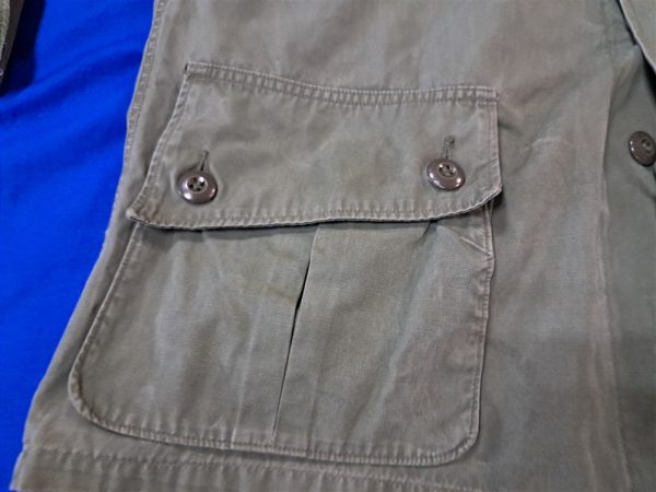 vietnam-war-early-1st-patern-jungle-tunic-top-with-theater-made-embroidered-insignia-and-master-pilot-wings-very-scarce-excellent-used-condition