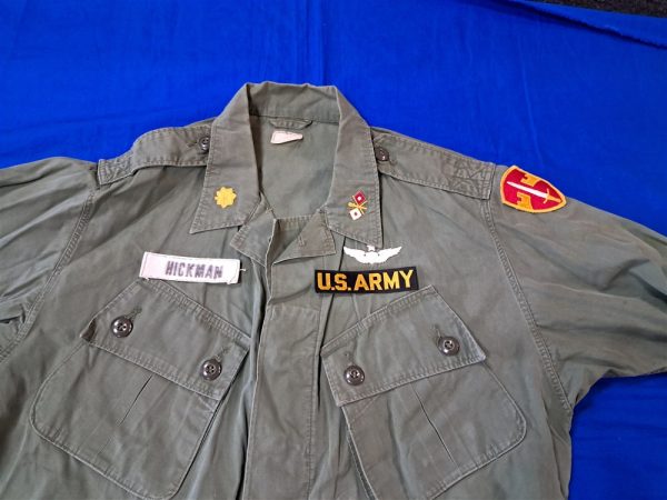 vietnam-war-early-1st-patern-jungle-tunic-top-with-theater-made-embroidered-insignia-and-master-pilot-wings-very-scarce-excellent-used-condition