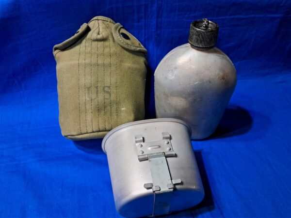 vietnam-war-era-canteen-1962-dated-cup-cover-west-bend-mirro-contracts-last-year-of-aluminum