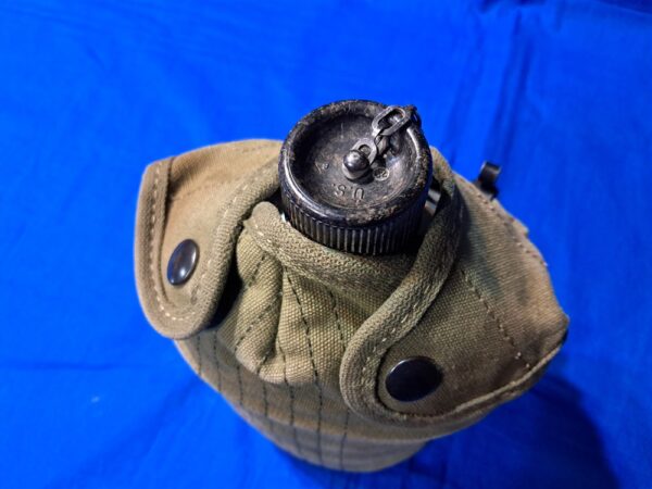 vietnam-war-era-canteen-1962-dated-cup-cover-west-bend-mirro-contracts-last-year-of-aluminum