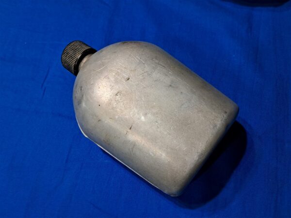 vietnam-war-era-canteen-1962-dated-cup-cover-west-bend-mirro-contracts-last-year-of-aluminum