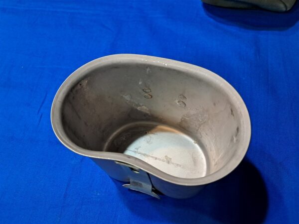 vietnam-war-era-canteen-1962-dated-cup-cover-west-bend-mirro-contracts-last-year-of-aluminum