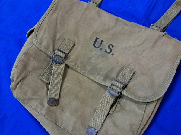 world-war-two-officers-haversack-musette-1942-dated-by-langdon-awning-and-tent-company-small-hole-excellent-early-light-color
