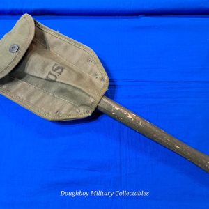 world-war-two-army-marine-corps-shovel-entrenching-tool-folding-type-in-the-oriuginal-carrier-1945-dated-original-paint