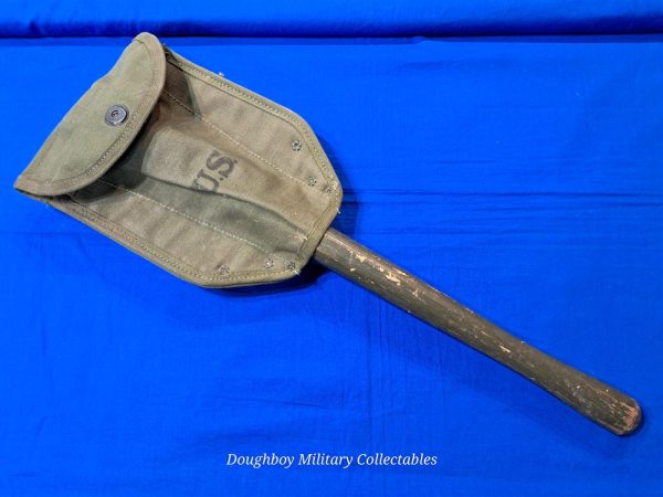 world-war-two-army-marine-corps-shovel-entrenching-tool-folding-type-in-the-oriuginal-carrier-1945-dated-original-paint