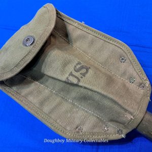 world-war-two-army-marine-corps-shovel-entrenching-tool-folding-type-in-the-oriuginal-carrier-1945-dated-original-paint