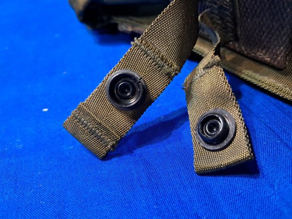 vietnam-war-m-16-magazine-pouch-1969-dated-nylon-with-plastic-snaps-on-side-for-grenade