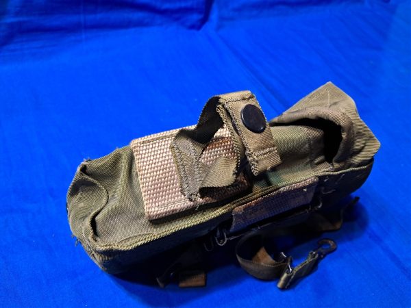 vietnam-war-m-16-magazine-pouch-1969-dated-nylon-with-plastic-snaps-on-side-for-grenade