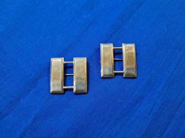 rank-captain-hollow world-war-two-sterling-silver-holow-back-captain-bars-with-early-pin-back-no-maker-mark