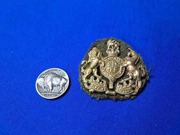 world-war-one-british-cap-badge-sleeve-unassigned-enlisted-man-brass-with-wool-backing