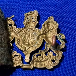 world-war-one-british-cap-badge-sleeve-unassigned-enlisted-man-brass-with-wool-backing
