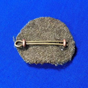 world-war-one-british-cap-badge-sleeve-unassigned-enlisted-man-brass-with-wool-backing