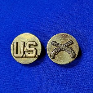 world-war-two-collar-disk-set-from-military-police-type-three-pattern-with-flowered-retaining-nut