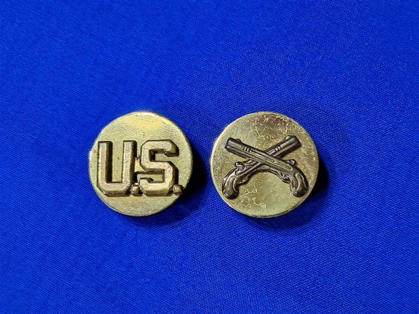 world-war-two-collar-disk-set-from-military-police-type-three-pattern-with-flowered-retaining-nut