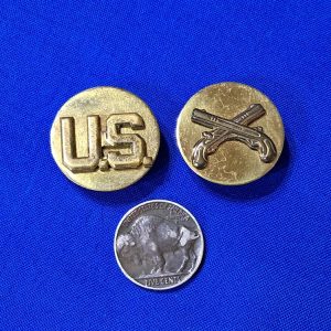 world-war-two-collar-disk-set-from-military-police-type-three-pattern-with-flowered-retaining-nut