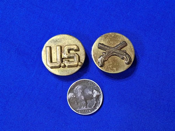 world-war-two-collar-disk-set-from-military-police-type-three-pattern-with-flowered-retaining-nut