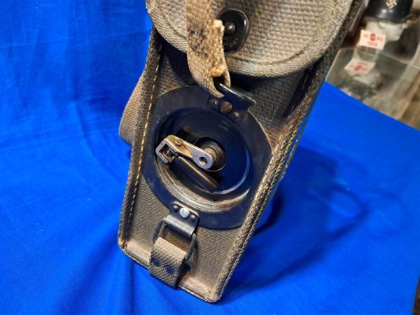 world-war-two-field-telephone-radio-e-e-eight-marine-corps-marked-to-the-2nd-division-with-blue-circle-120