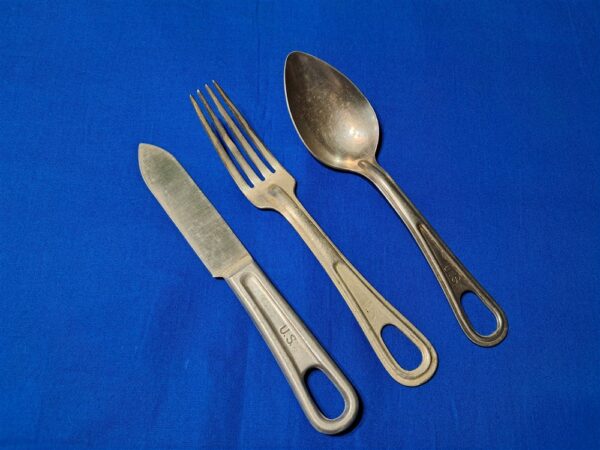 world-war-two-mess-kit-utensil-set-1945-dated-knife-with-fork-and-spoon